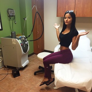 Katya Henry feet photo thumbnail