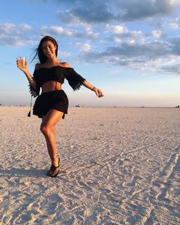 Katya Henry feet photo thumbnail