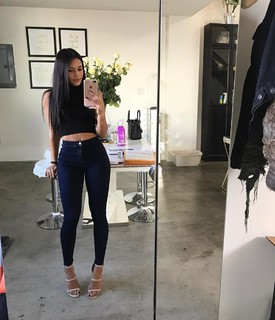 Katya Henry feet photo thumbnail