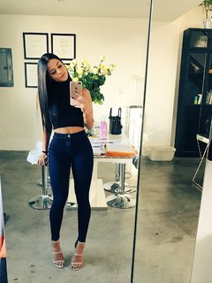 Katya Henry feet photo thumbnail