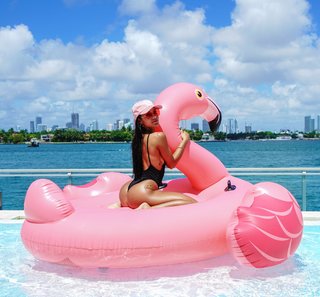 Katya Henry feet photo thumbnail