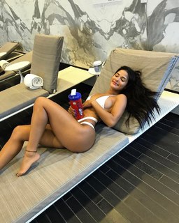 Katya Henry feet photo thumbnail