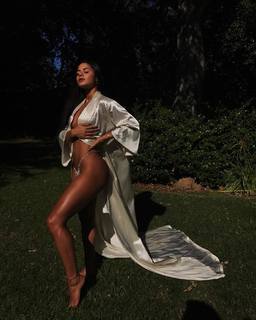 Katya Henry feet photo thumbnail