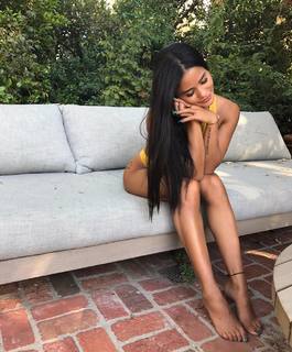 Katya Henry feet photo thumbnail