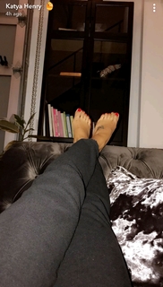 Katya Henry feet photo thumbnail