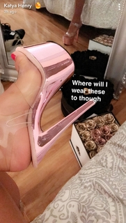 Katya Henry feet photo thumbnail