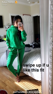 Katya Henry feet photo thumbnail