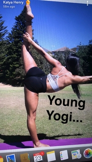 Katya Henry feet photo thumbnail