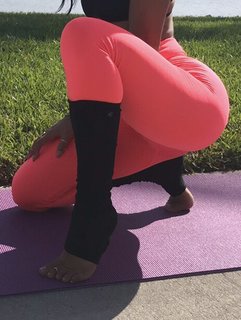 Katya Henry feet photo thumbnail