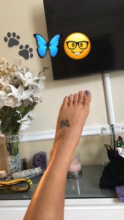 Katya Henry feet photo thumbnail