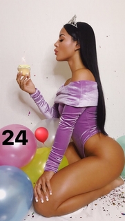 Katya Henry feet photo thumbnail