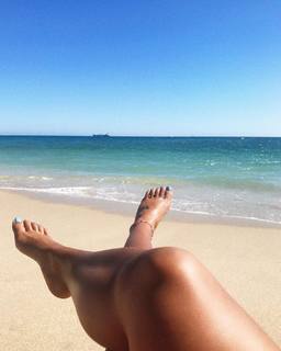 Katya Henry feet photo thumbnail