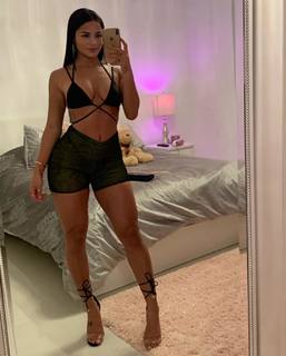 Katya Henry feet photo thumbnail