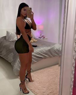 Katya Henry feet photo thumbnail