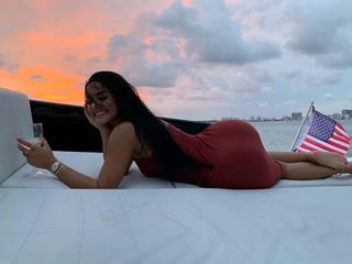 Katya Henry feet photo thumbnail