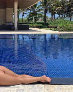 Katya Henry feet photo thumbnail