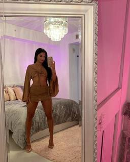 Katya Henry feet photo thumbnail