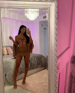 Katya Henry feet photo thumbnail