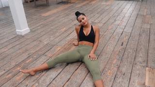 Katya Henry feet photo thumbnail