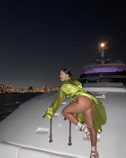 Katya Henry feet photo thumbnail