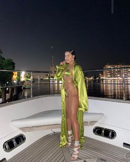 Katya Henry feet photo thumbnail