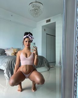 Katya Henry feet photo thumbnail