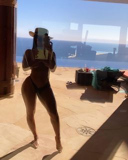 Katya Henry feet photo thumbnail