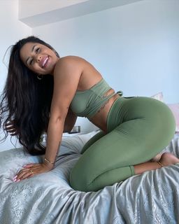 Katya Henry feet photo thumbnail