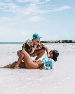 Katya Henry feet photo thumbnail