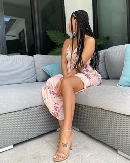 Katya Henry feet photo thumbnail