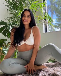 Katya Henry feet photo thumbnail