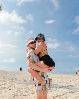 Katya Henry feet photo thumbnail