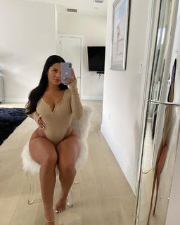 Katya Henry feet photo thumbnail