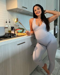 Katya Henry feet photo thumbnail