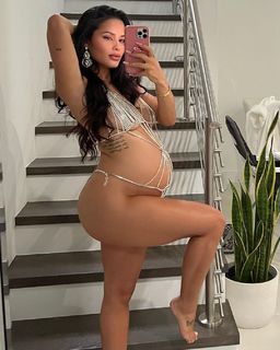 Katya Henry feet photo thumbnail