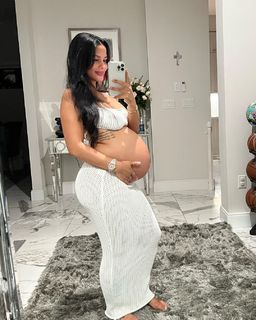 Katya Henry feet photo thumbnail