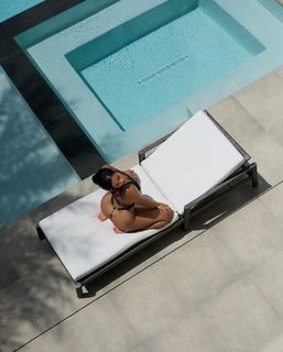 Katya Henry feet photo thumbnail