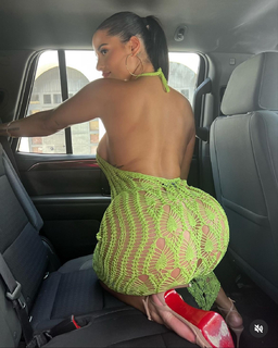 Katya Henry feet photo thumbnail