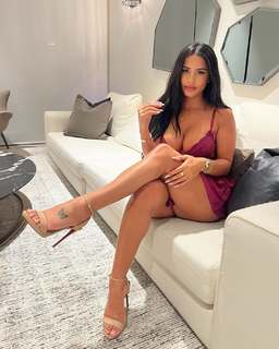 Katya Henry feet photo thumbnail