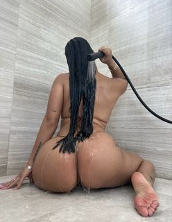 Katya Henry feet photo thumbnail