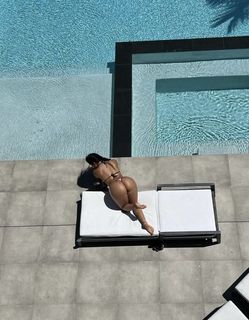 Katya Henry feet photo thumbnail