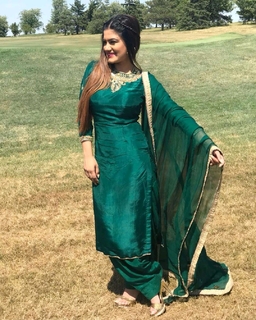 Kaur. B. feet photo 17