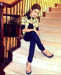 Kaur. B. feet photo 12