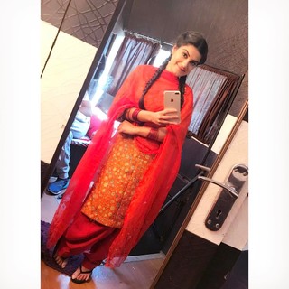 Kaur. B. feet photo 7