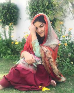 Kaur. B. feet photo 1