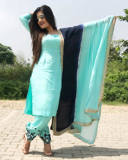 Kaur. B. feet photo 17