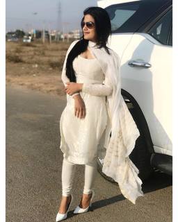 Kaur. B. feet photo 12