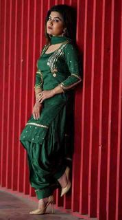 Kaur. B. feet photo 14