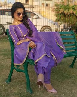 Kaur. B. feet photo 11