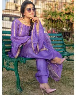 Kaur. B. feet photo 7